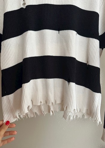 Kadın Siyah Beyaz Çizgili Salaş Triko Kazak - Görsel 4