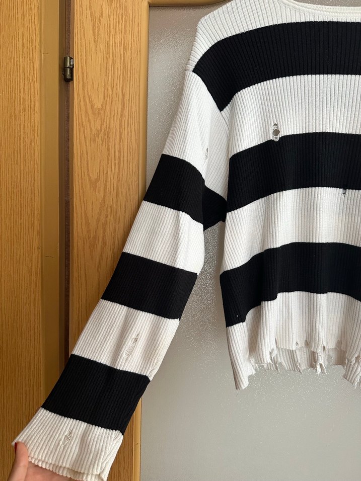 Kadın Siyah Beyaz Çizgili Salaş Triko Kazak - Görsel 2