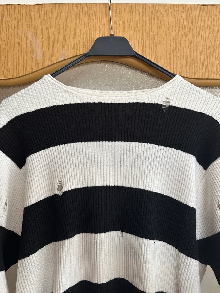 Kadın Siyah Beyaz Çizgili Salaş Triko Kazak - Görsel 3