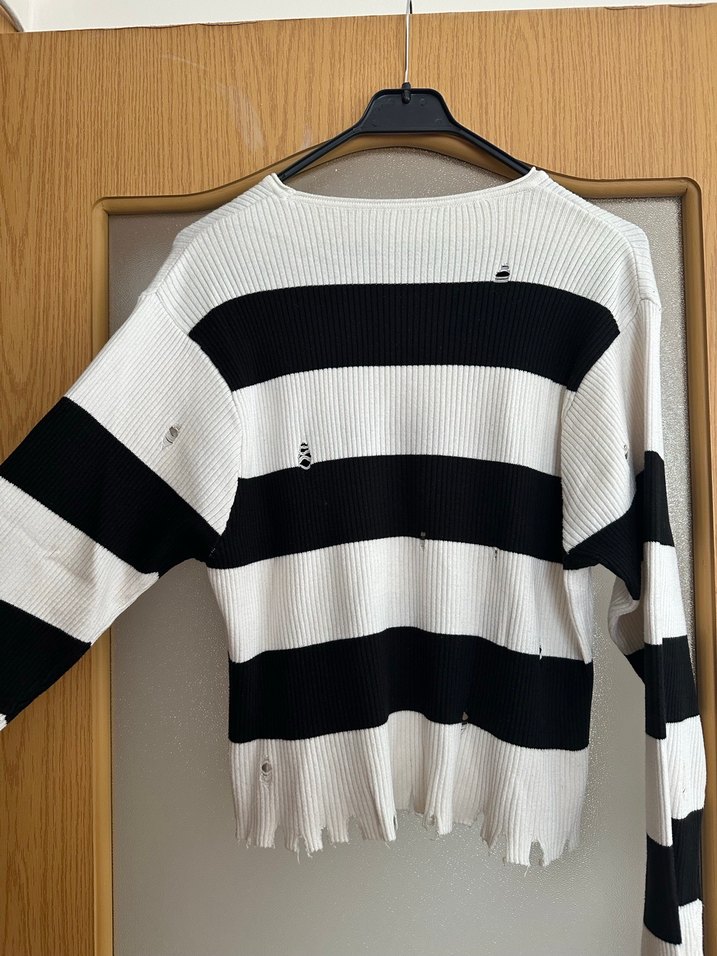 Kadın Siyah Beyaz Çizgili Salaş Triko Kazak - Görsel 5
