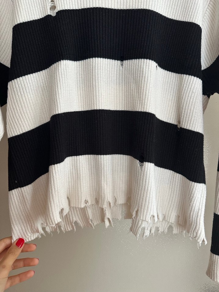 Kadın Siyah Beyaz Çizgili Salaş Triko Kazak - Görsel 4