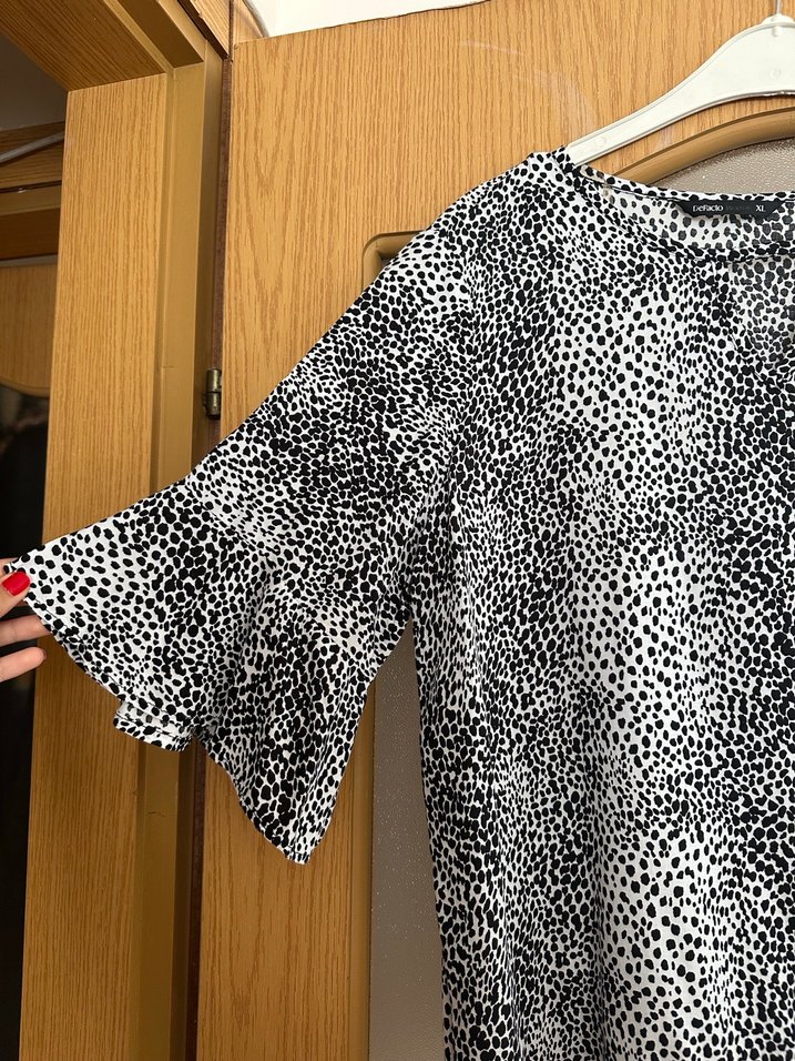 Düğmeli Zebra Desenli Kadın Bluz - Görsel 2