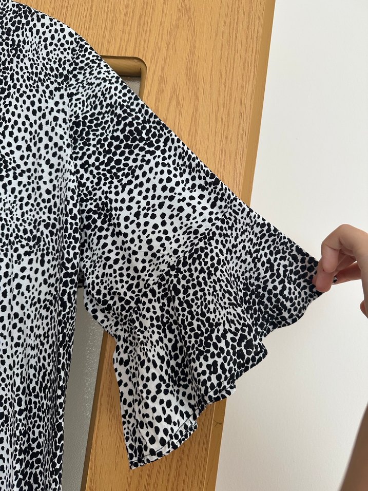 Düğmeli Zebra Desenli Kadın Bluz - Görsel 3