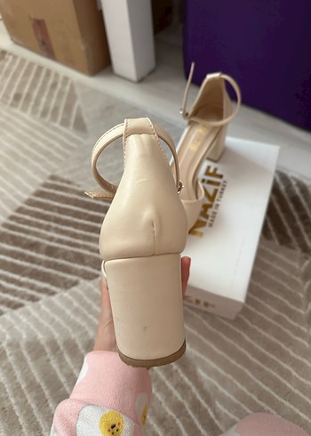 Klasik Beyaz Topuklu Kadın Ayakkabı - Görsel 4