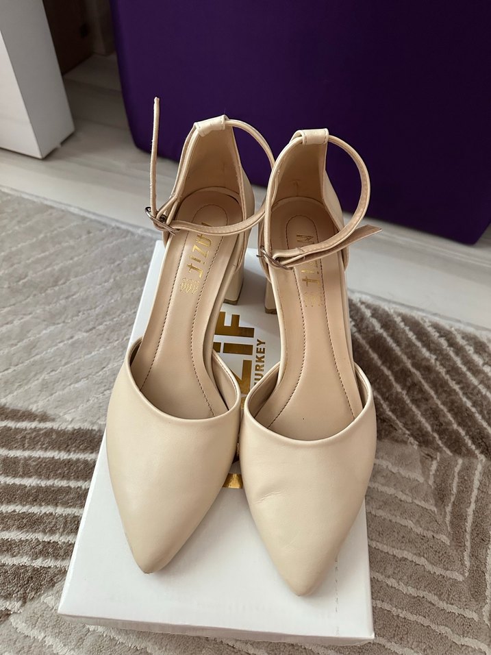 Klasik Beyaz Topuklu Kadın Ayakkabı - Görsel 2