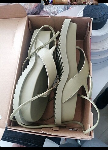 38 Beden haki Renk Bershka sandalet 