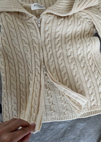 Stradivarius Omuz Hizası Hırka - Görsel 4