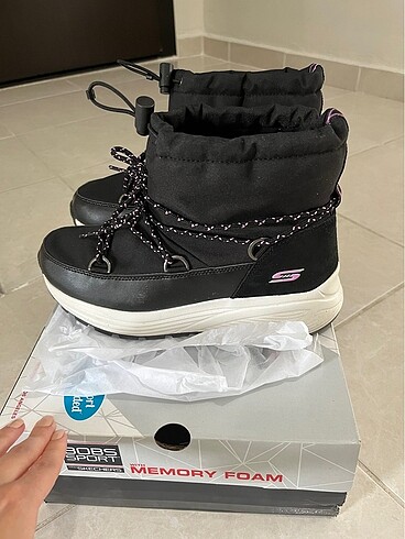 36,5 Beden Skechers Kar Botu