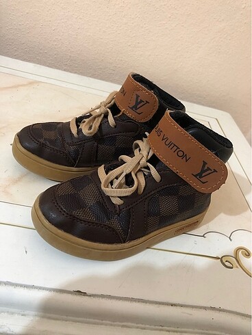 Louis Vuitton Erkek cocuk ayakkabı