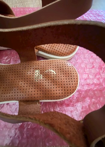 ELLE Bej Süet Fırfırlı Dolgu Topuklu Kadın Sandalet - Görsel 4