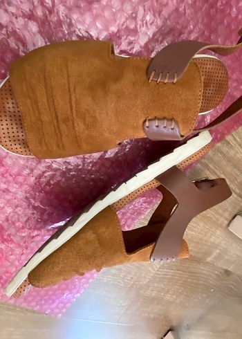 ELLE Bej Süet Fırfırlı Dolgu Topuklu Kadın Sandalet - Görsel 2