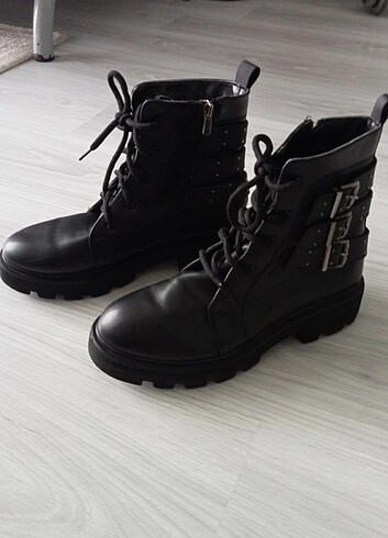 40 Beden Kadın bot gothic