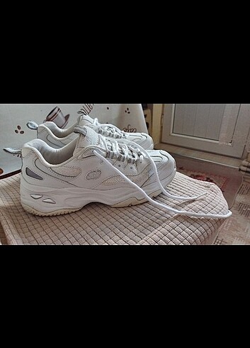 37,5 Beden Skechers bayan ayakkabı