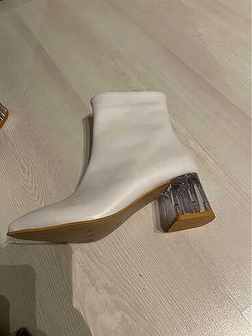 Beyaz bot - Görsel 6