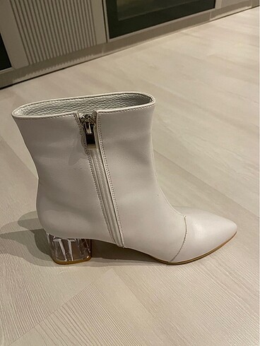 Beyaz bot - Görsel 9