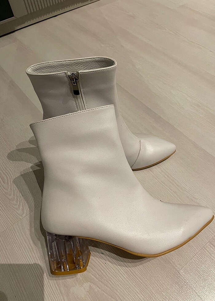 Beyaz bot - Görsel 2