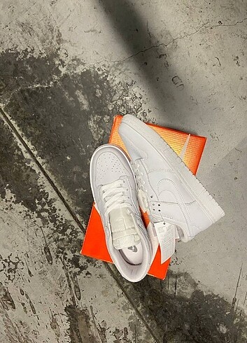 Nike dunk low triple white 