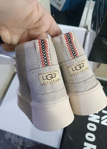 Ugg Kadın İçi Kürklü Kalın Taban Bağcıklı Kısa Bot Taba UGG baskılı