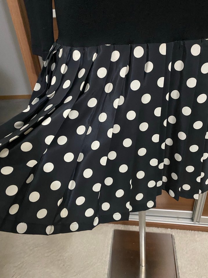 Puantiyeli Piliseli Mini  elbise - Görsel 3