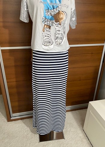 Uzun Pamuklu Siyah Beyaz Çizgili Etek kombin fiyatı - Görsel 3