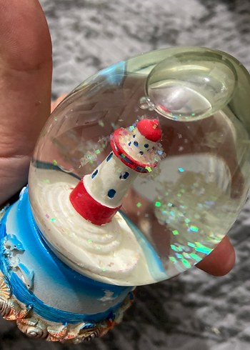 Renkli Deniz Feneri Kar Küresi Figürü - Görsel 3