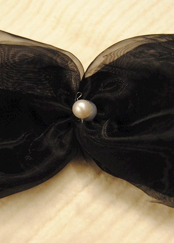 İnci Detaylı Siyah Gotik Fiyonk - Görsel 3