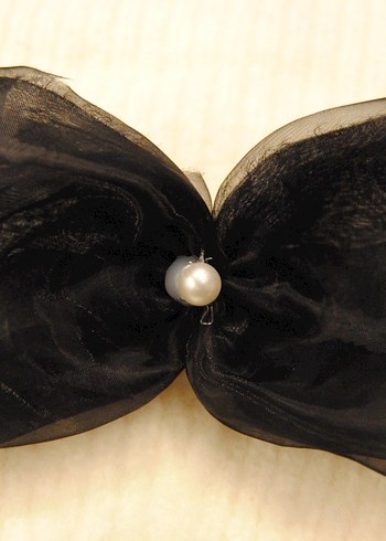 İnci Detaylı Siyah Gotik Fiyonk - Görsel 2