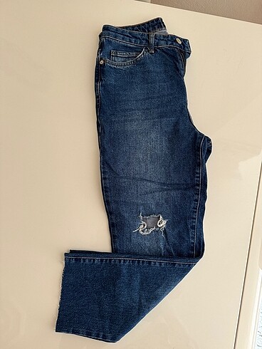 LC Waikiki Lcwaikiki taşlanmış yırtık detaylı jeans
