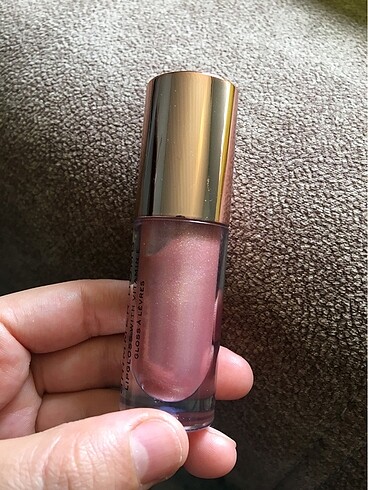 Revolution Lip gloss