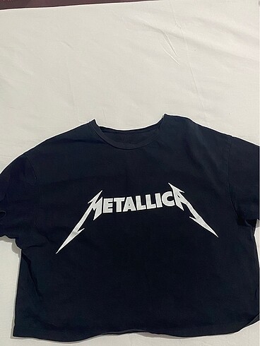 Metallica yazılı bol crop