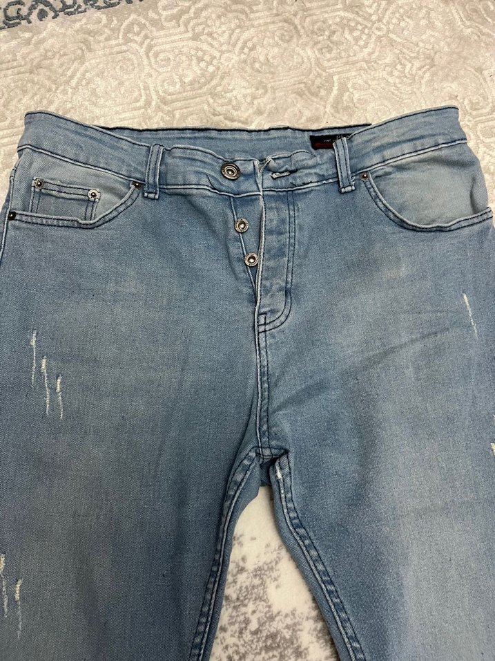 Düğmeli buz mavisi erkek jeans - Görsel 2