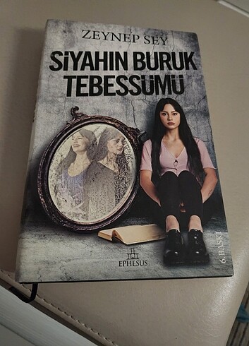 Siyahın buruk tebessümü 