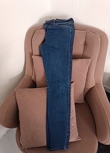 28 Beden Jean büyük olduğu için satiyorum