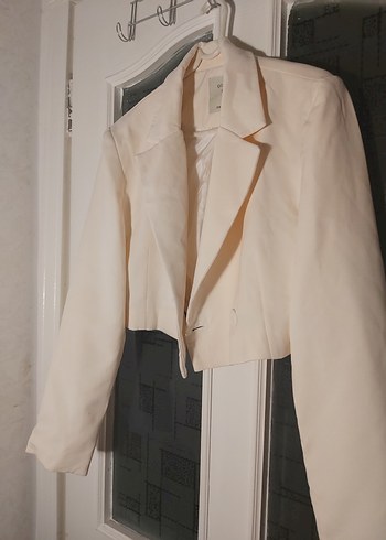 s Beden beyaz Renk Vatka Detaylı Kısa Crop Blazer Ceket