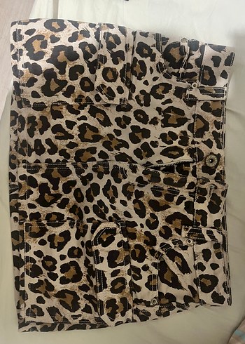 Bershka Düğmeli Leopar Desenli Kadın Etek