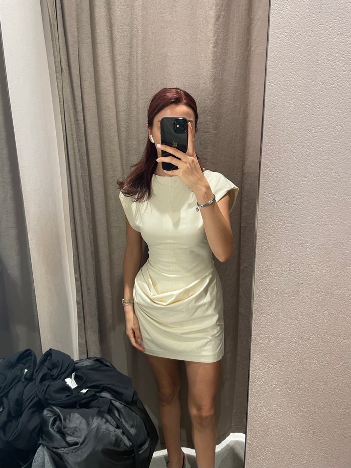 Beyaz Yüksek Yakalı Mini Elbise - Görsel 3