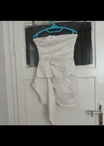 Beyaz Straplez Drapeli Kısa Mezuniyet Elbisesi - Görsel 3