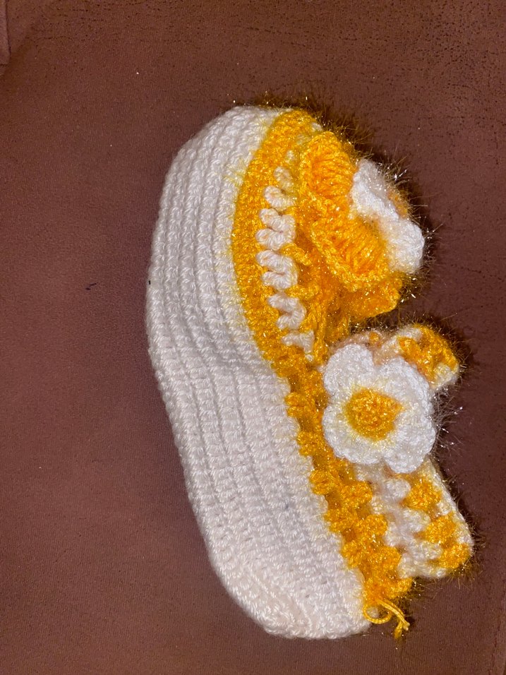 Nakışlı Beyaz örgü patik - Görsel 2