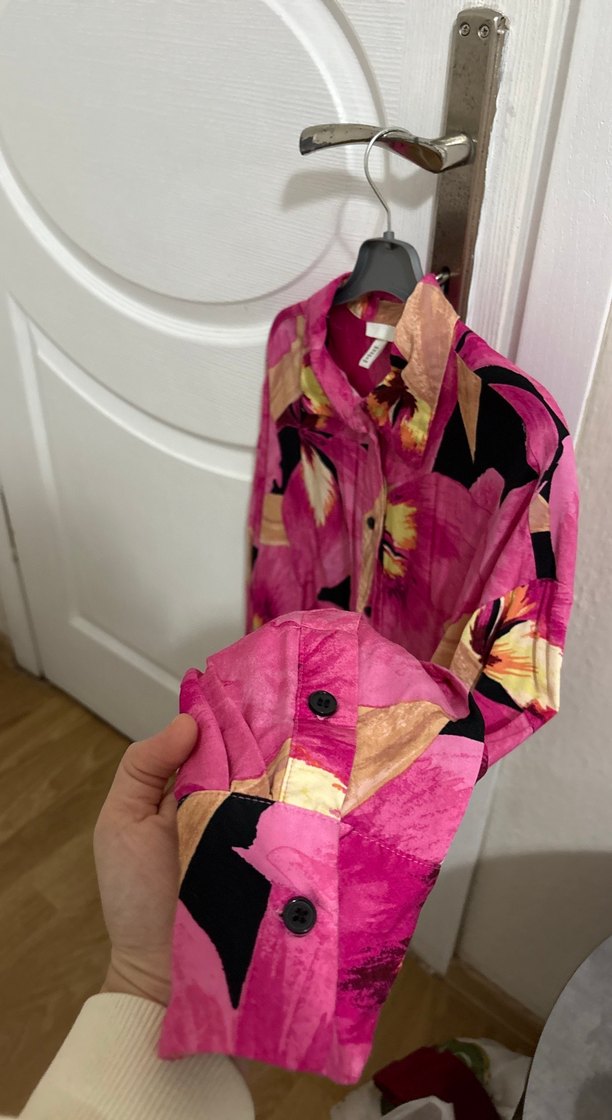 Düğmeli Pembe Batik Desenli Kadın Gömlek - Görsel 3