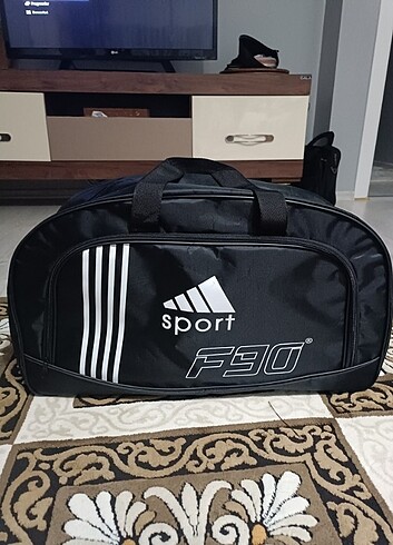 Adidas spor çantası 