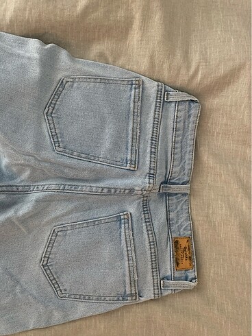 34 Beden mavi Renk Bershka denim jean