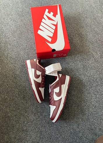 37 Beden bordo Renk DUNK BORDO ITHAL KALİTE
