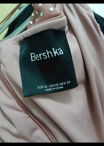 xs Beden pembe Renk Bershka parlak taşlı kısa elbise