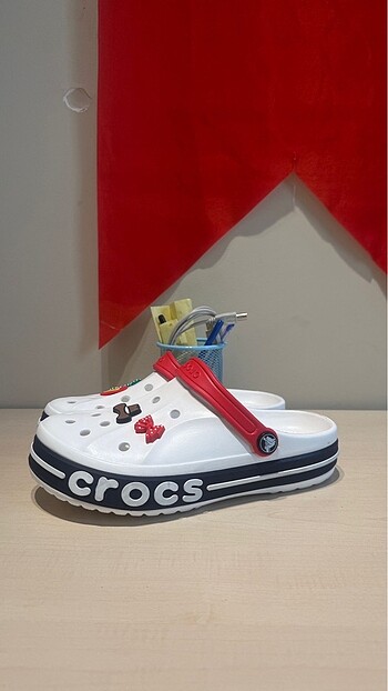 crocs