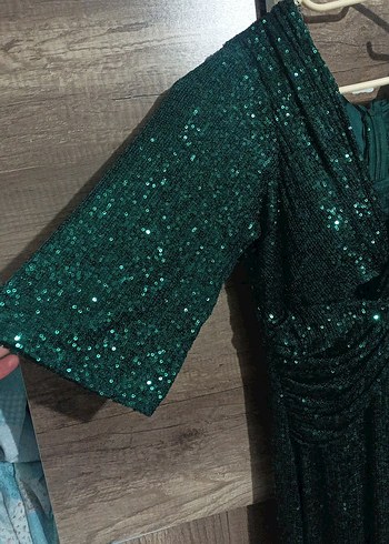 Yeşil Parlak Yılan Desenli Uzun Abiye Elbise - Görsel 2