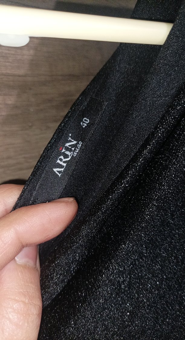 Uzun Siyah V Yaka Drapeli Kadın Elbise - Görsel 3