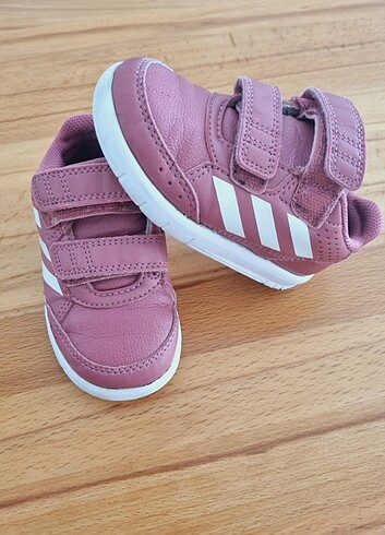 22 Beden Adidas spor ayakkabı
