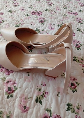 Diğer Bej Stiletto Topuklu Bağcıklı Kadın Ayakkab takas vardır