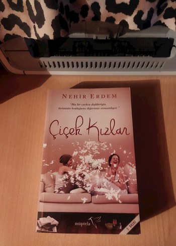 Çiçek Kızlar - Nehir Erdem