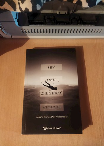 Sev Onu Çılgınca - Atticus Kitabı